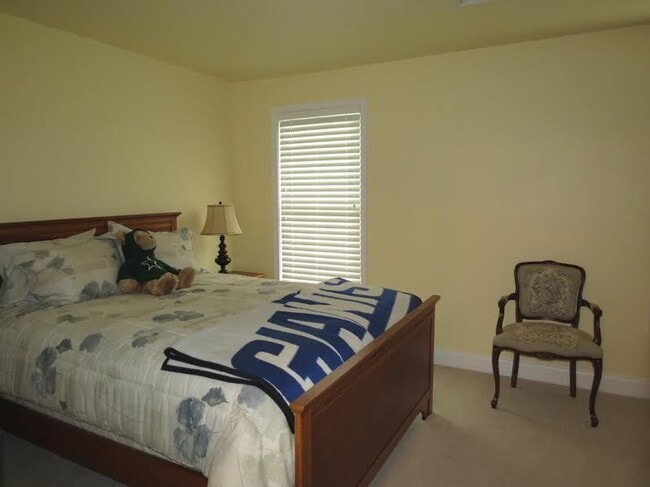 Building Photo - Newington Ridge Toll Brothers Luxury Townh...