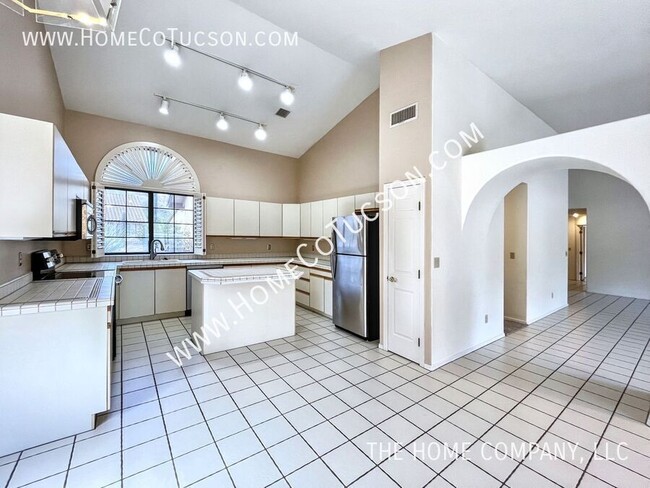 Building Photo - 1551 E Sonoran Desert Dr