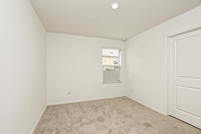 Building Photo - 2108 Golden Grain Ln