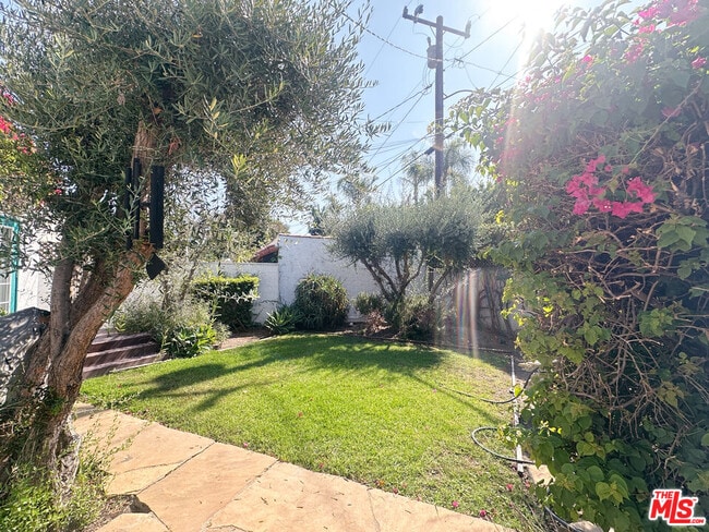 Building Photo - 225 S Clark Dr