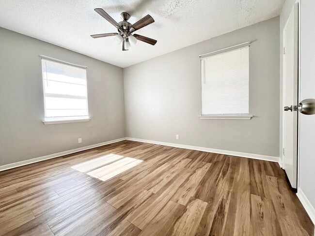 Building Photo - 114 Willow Loop