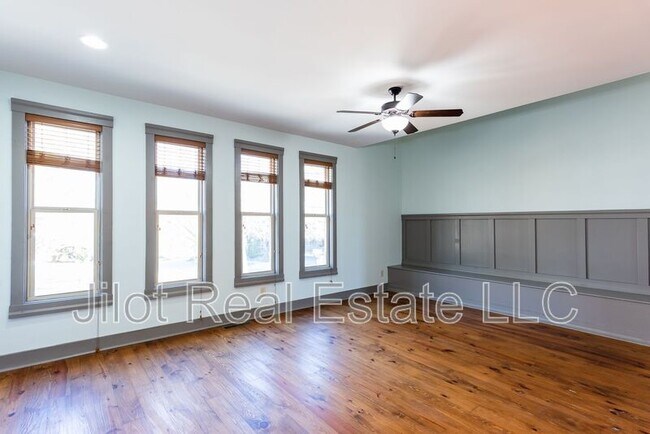 Building Photo - 1806 DeKalb Ave NE