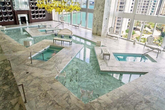 Building Photo - 485 Brickell Ave