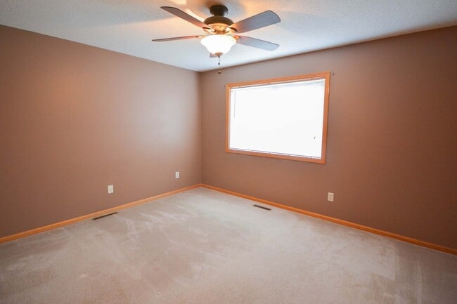 Building Photo - Hard to find end unit townhome with 2 car garage!