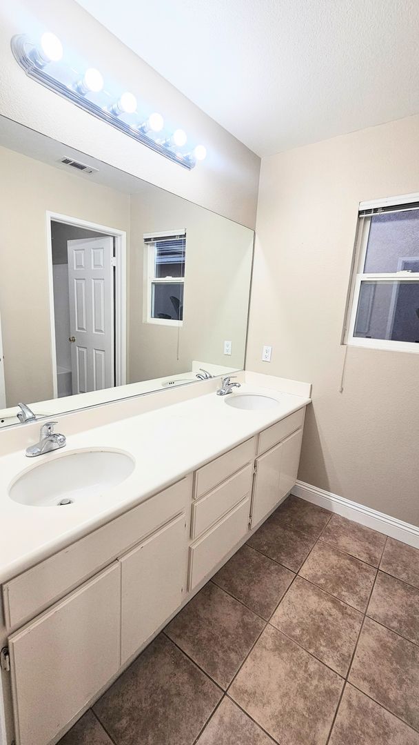 Building Photo - Pool House - Temeku Hills Community- Master Retreat and additional Master Bedroom