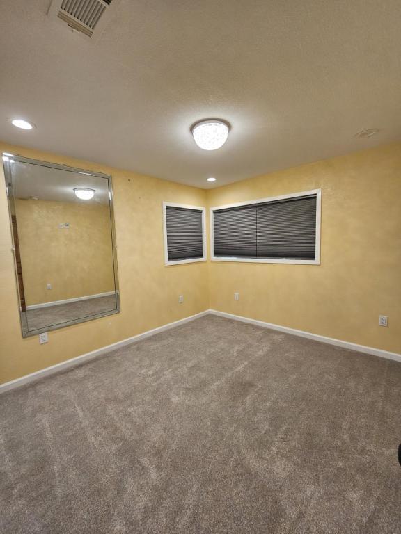 Building Photo - 661 Brookmeade Dr