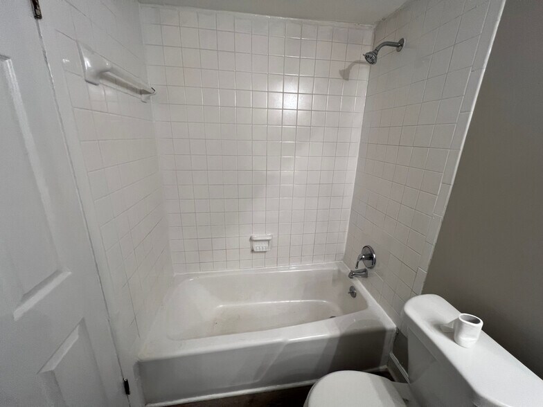 Building Photo - Room in Townhome on Terrace Trail