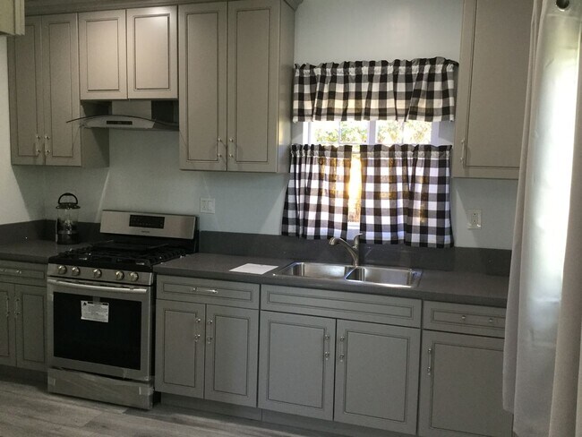 Building Photo - Gorgeous Guest house, with1 Bedroom and 1 Bathroom,  Hawthorne.