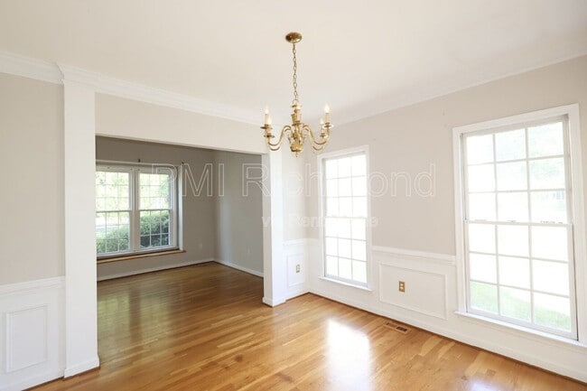 Building Photo - 6004 Manor Park Terrace