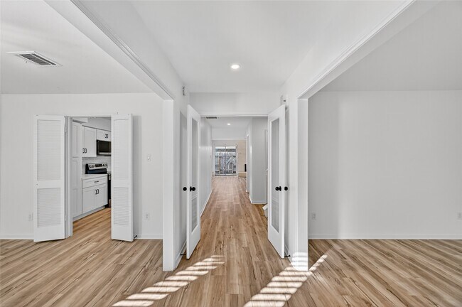 Building Photo - 14734 Perthshire Rd