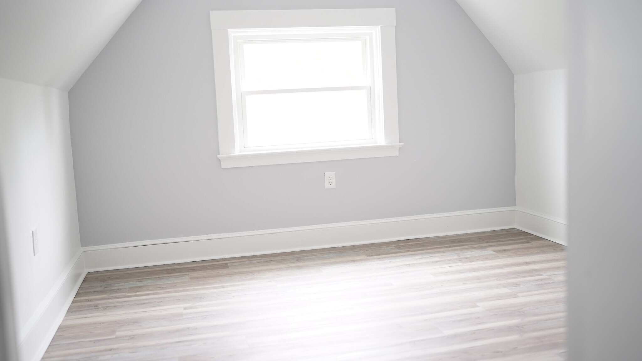 Building Photo - 3370 Parkview Ave