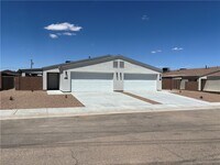 Building Photo - 915 E Berk Ave