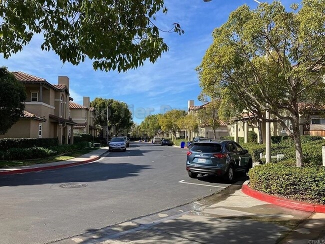 Building Photo - ***Beautiful Like-New 2 bed / 2.5 bath / 1...