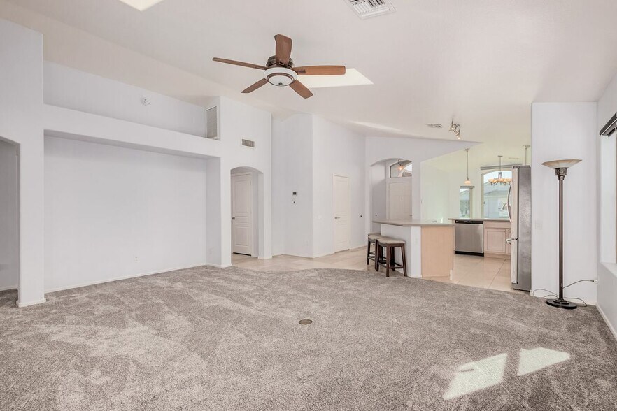 Building Photo - 3022 E Captain Dreyfus Ave