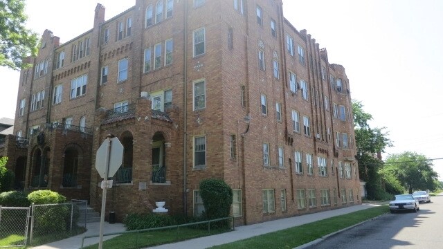 3045 Cortland St - Cortland Apartments