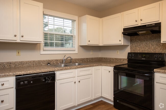 2BR,1.5BA - 1,105SF - Kitchen - Walter, Park & Wood