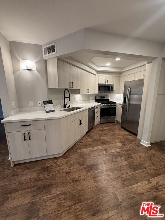 Primary Photo - 7660 Beverly Blvd