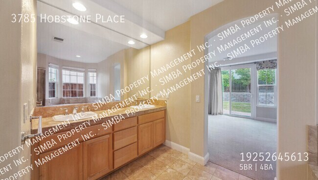 Building Photo - 3785 Hobstone Pl