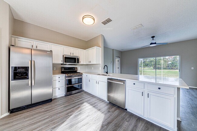 Building Photo - 745 Jaybee Ave