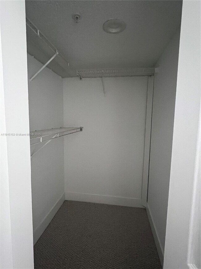 Building Photo - 2021 SE 10th Ave