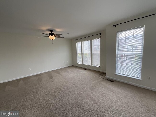 Building Photo - 117 Leather Fern Way