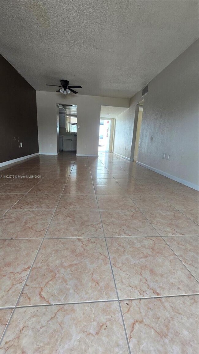 Building Photo - 13500 NE 3rd Ct