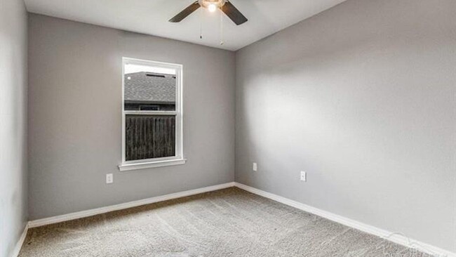 Building Photo - 5544 Peach Dr