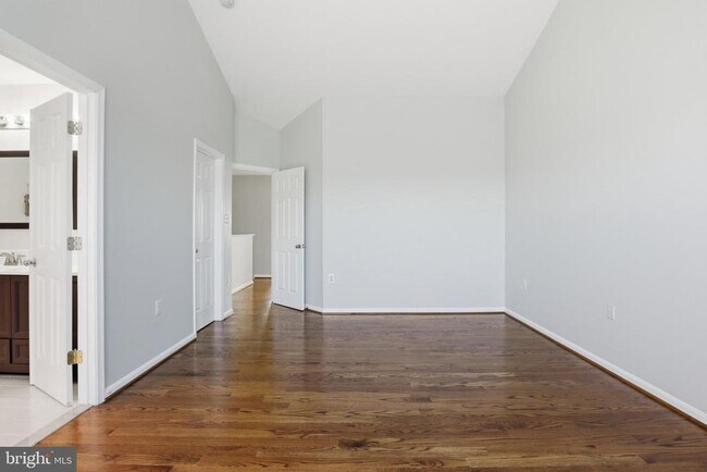 Building Photo - 915 Buttonwood Terrace NE