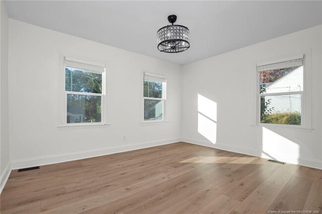 Building Photo - 809 Anarine Rd