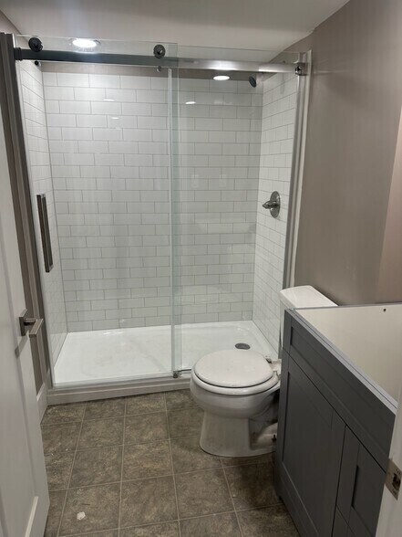 Building Photo - 309 W Hoover Ave