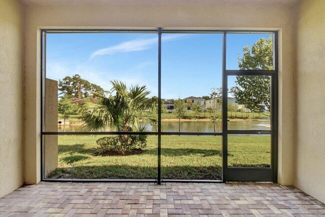Building Photo - 6051 Stonecrest Ct