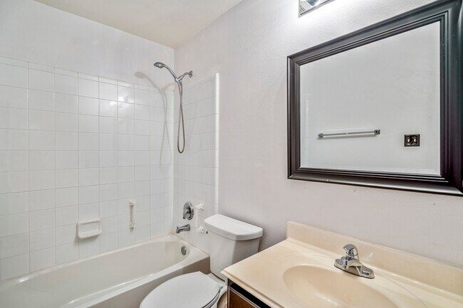 Building Photo - 14306 Pelican Marsh Dr