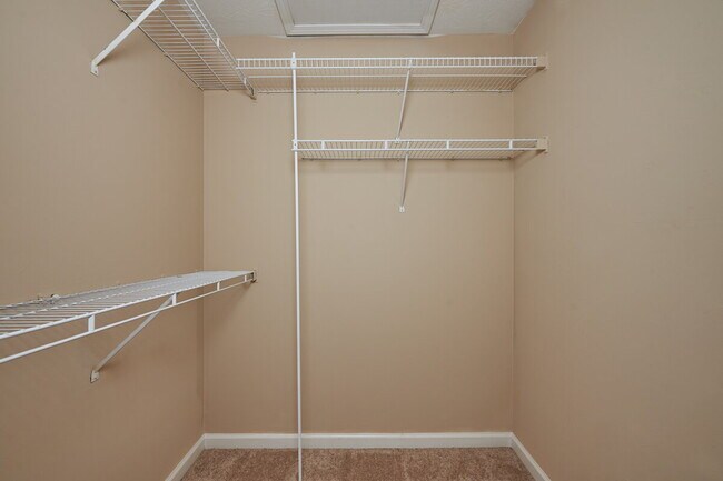 Building Photo - For Rent: 2BR, 1BA condo