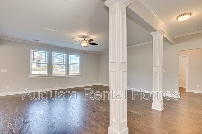 Building Photo - 909 Chesford Dr