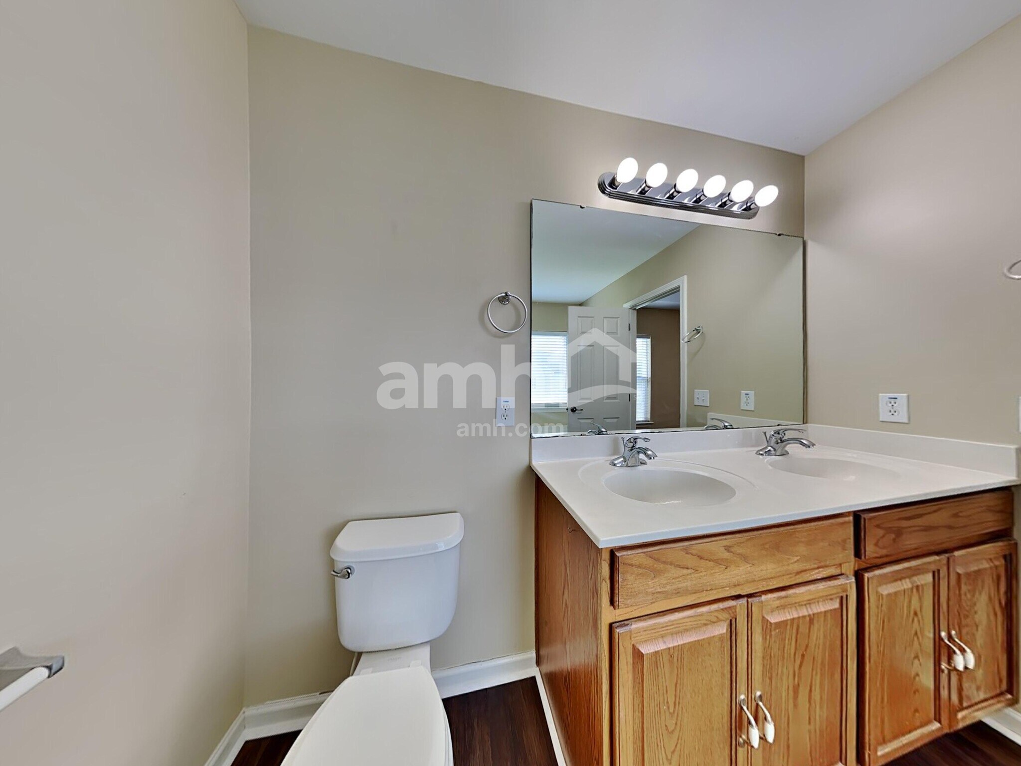 Building Photo - 1306 Song Sparrow Way