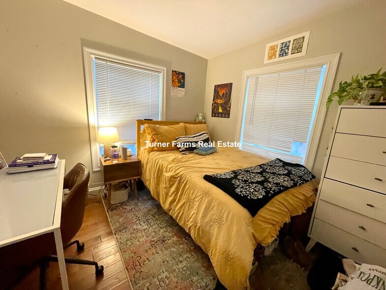 Building Photo - 724 Parker St