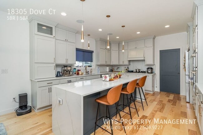 Building Photo - 18305 Dove Ct