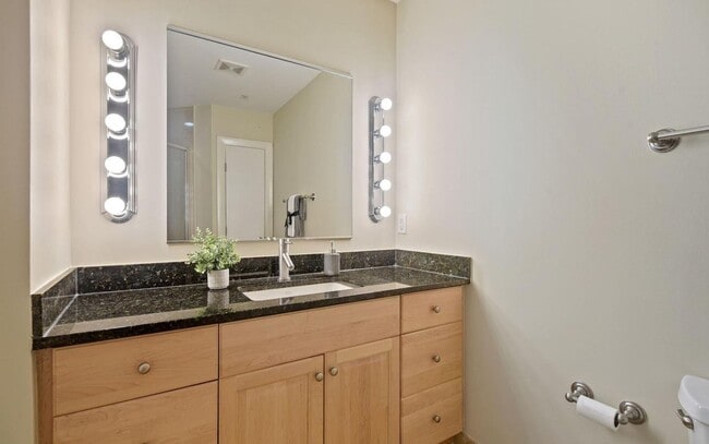Building Photo - Incredible Luxury 2BR/2BA Condo Includes G...