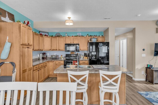 Building Photo - 1503 N August Dr