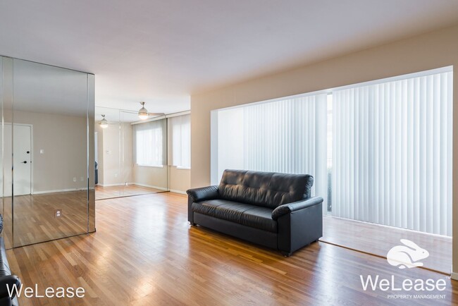 Building Photo - 2 br, 2 bath House - 5369 La Jolla Blvd #15