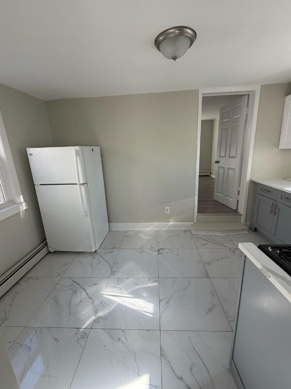 Building Photo - 123 Parker St