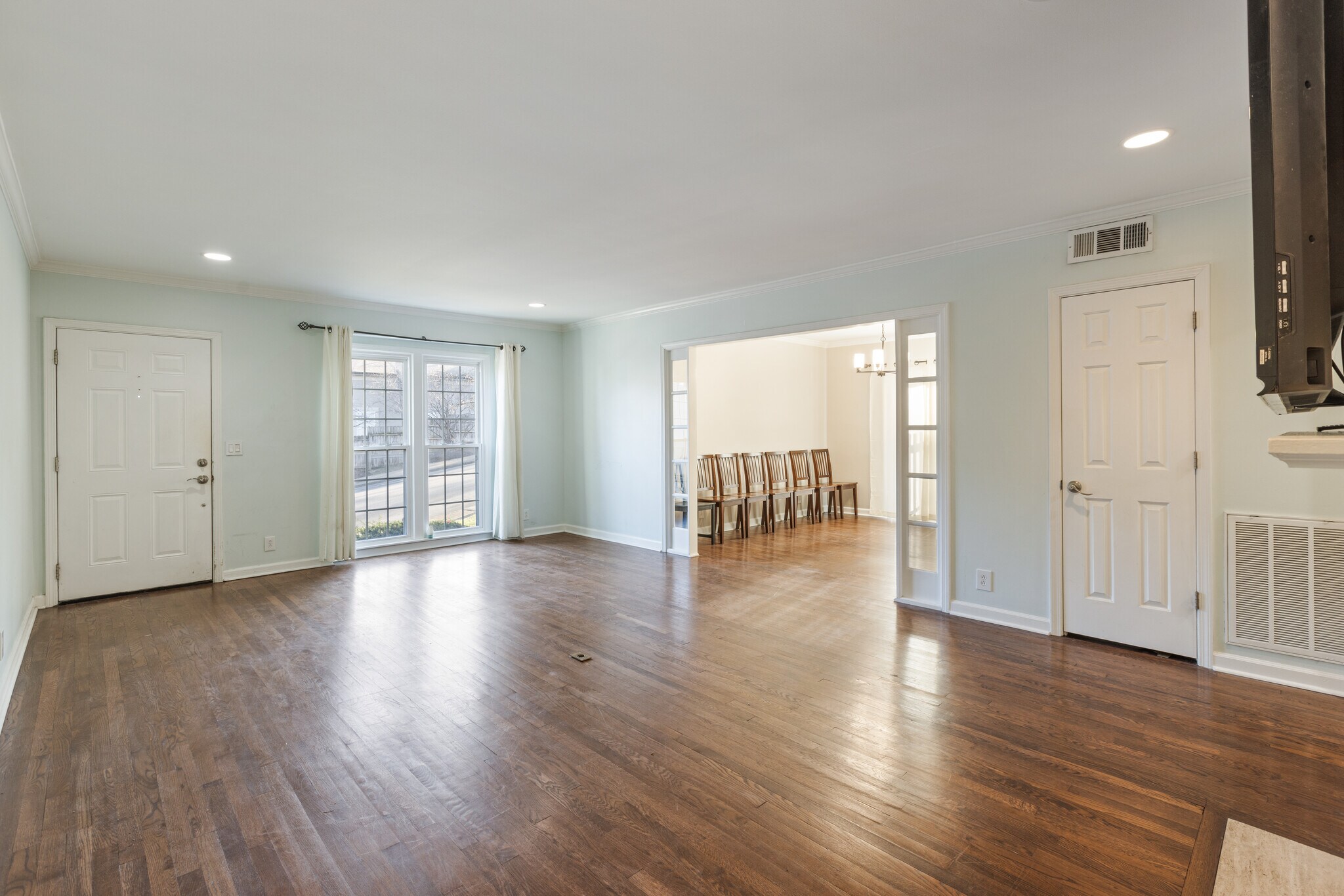 Dining Room and sliding door to patio - 112 Saint Charles Pl