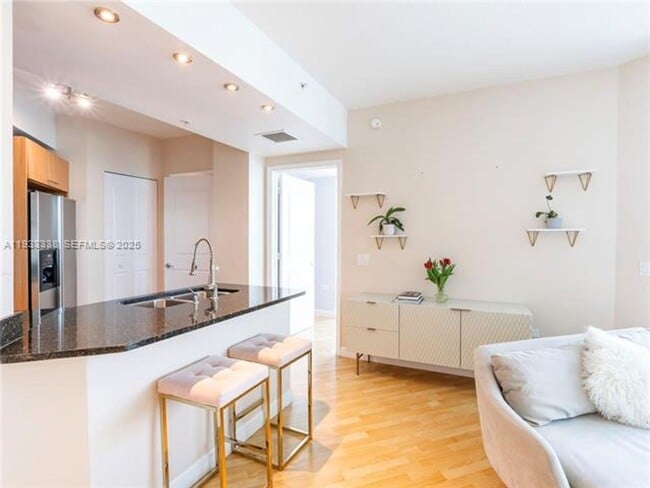 Building Photo - 480 NE 30th St