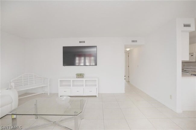 Building Photo - 4635 Bayshore Dr