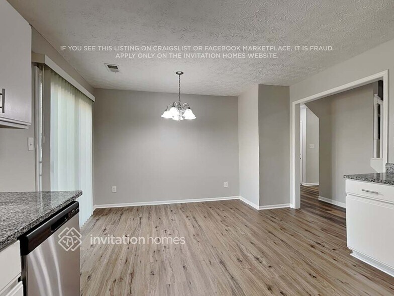 Building Photo - 1052 Autumn Crest Dr