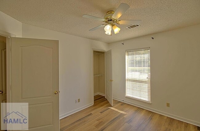 Building Photo - 555 Wellington Way