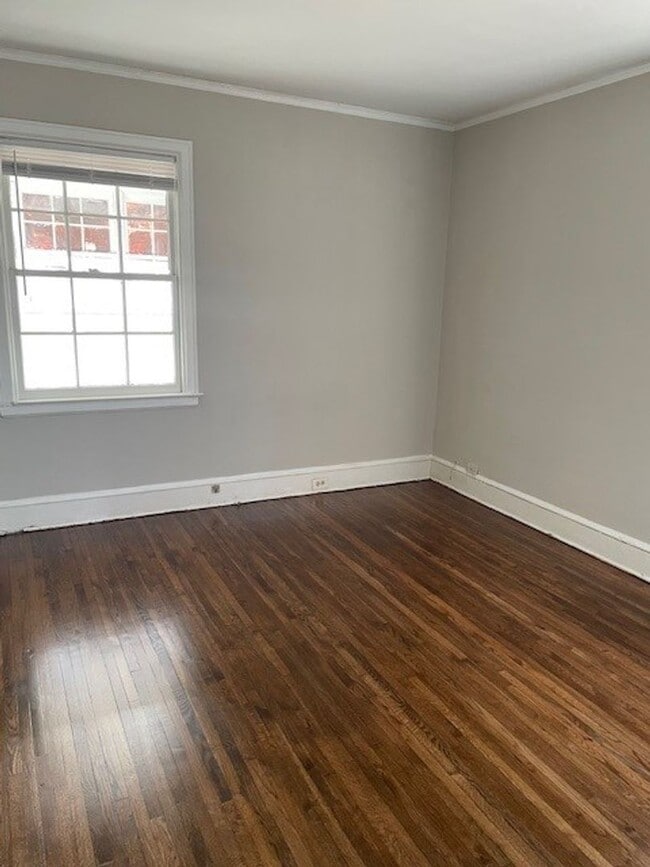 Building Photo - Two Bedroom House