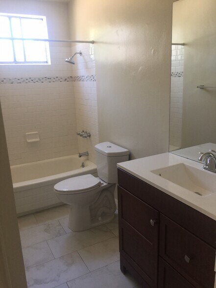 Building Photo - 5015 Kester Av e