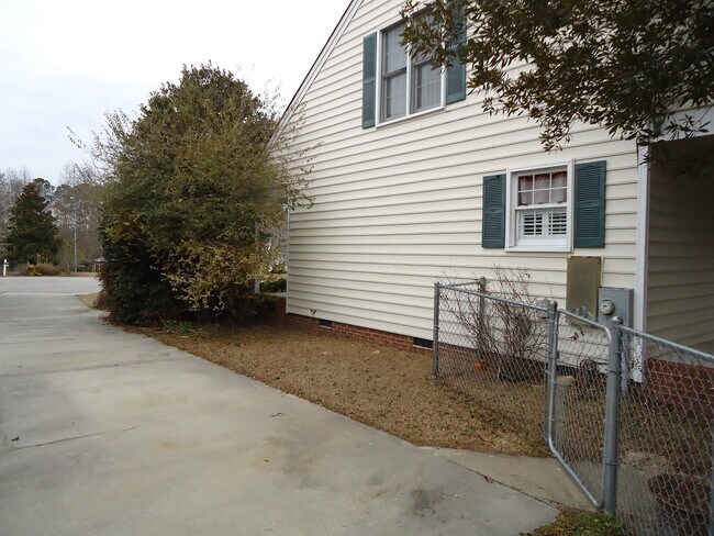 Building Photo - 805 Durango Ct