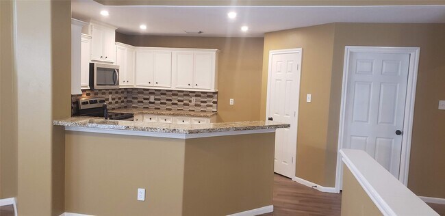 Building Photo - 222 Canterbury Dr